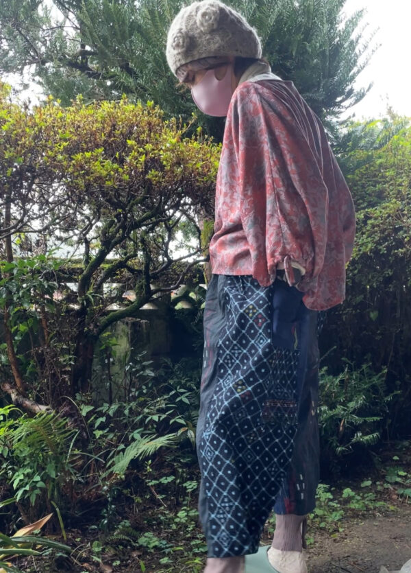 着物地リメイクつぎはぎゆったりパンツ