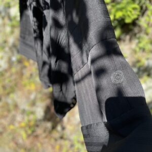 黒い羽織りをオーバーブラウスにリメイク#着物リメイク