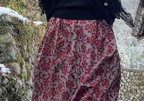 薔薇柄の銘仙で60歳でも着られるボリューム控えめバルーンスカート#着物リメイク