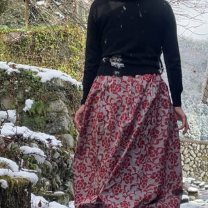 薔薇柄の銘仙で60歳でも着られるボリューム控えめバルーンスカート#着物リメイク
