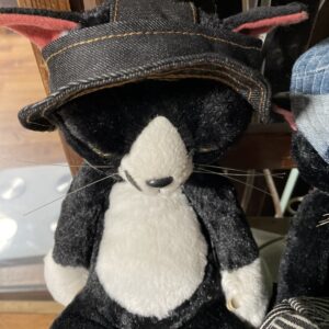 今回作った耳出し猫用デニム帽子
